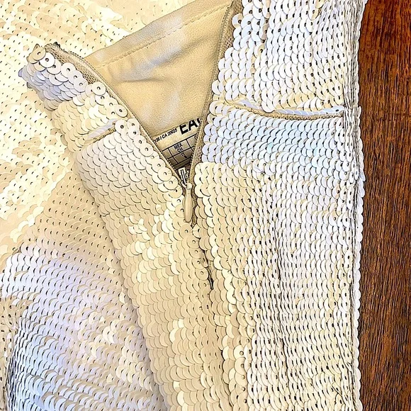 GUESS Solid White Sequin Short Shorts Size: Small - Picture 5 of 9